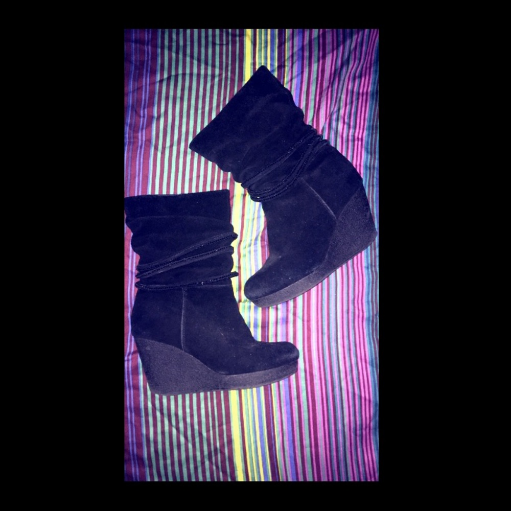 Suede wedge boots